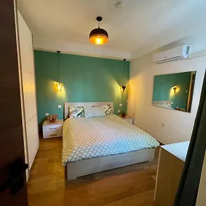 deluxe-accommodation-private-bedroom-near-airport-and-sea.hotelssaintjulians.com/