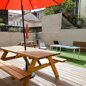 maison-le-gratte-ciel-seminaire-ou-famille-salle-de.hotels-rhonealpes.com/
